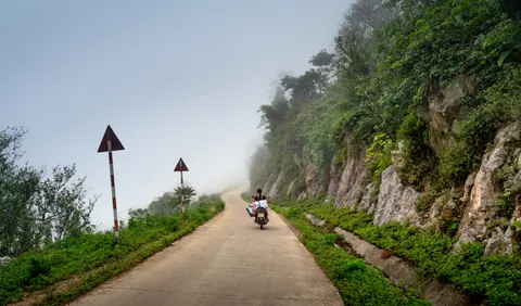 Fondo de pantalla Carretera con niebla 4K · nature · 3840×2252