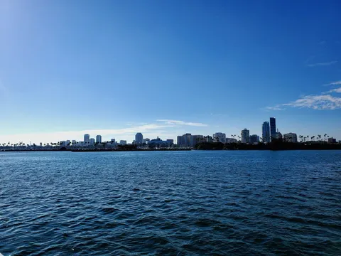 A panoramic view of a city skyline along a waterfront, featu 4K Wallpaper · city · 3840×2880