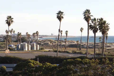 File:San Buenaventura State Beach from U.S. Route 101 2015-0 4K Wallpaper · ocean · 3840×2560