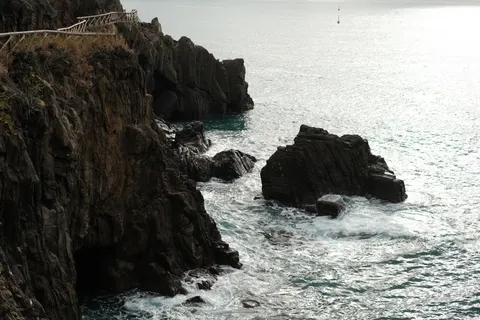 Fond d'écran Falaise sur l'océan 4K · ocean · 3840×2560