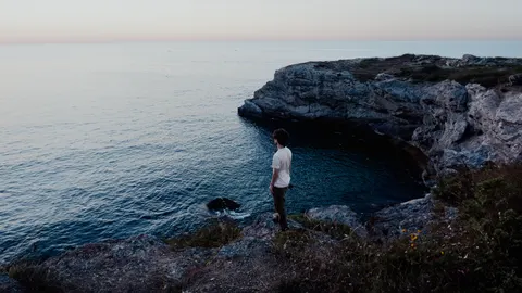 Fond d'écran Falaise sur l'océan 4K · ocean · 3840×2160