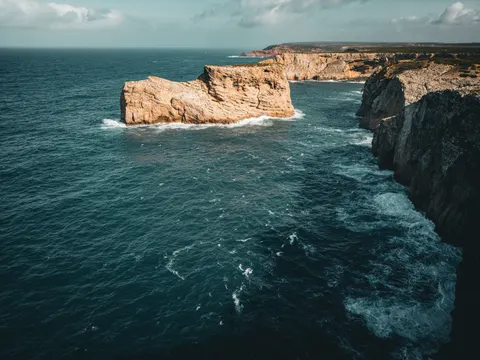 Hình nền Vách Đá Bên Đại Dương 4K · ocean · 3840×2880