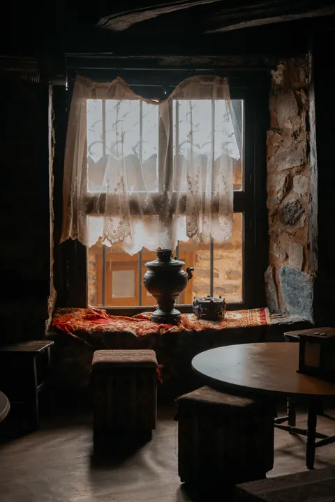 ضوء عبر الستارة خلفية للجوال · aesthetic · 1440×2160