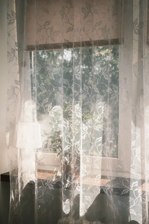 Światło przez zasłony Tapeta na Telefon · aesthetic · 1440×2160