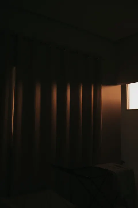 カーテンの光 スマホ壁紙 · aesthetic · 1440×2157