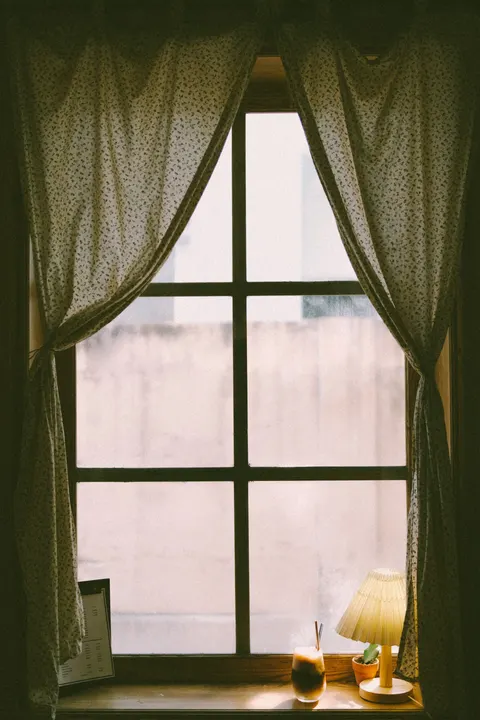 Licht durch Vorhänge Handy-Hintergrundbild · aesthetic · 1440×2160