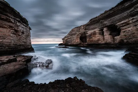 Hình nền Vách Đá Bên Đại Dương 4K · ocean · 3840×2561