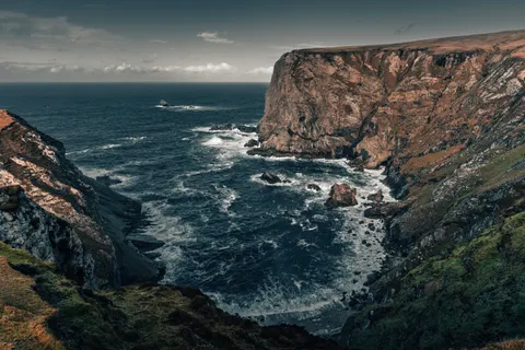 Ocean Cliff 4K Wallpaper · ocean · 3840×2560