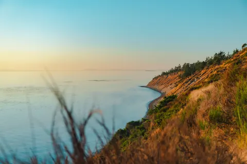 Hình nền Vách Đá Bên Đại Dương 4K · ocean · 3840×2560