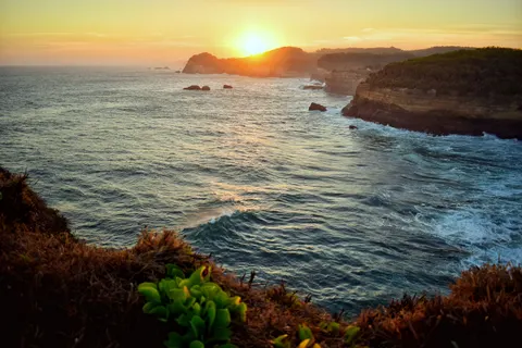 Hình nền Vách Đá Bên Đại Dương 4K · ocean · 3840×2560