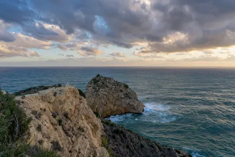 Fond d'écran Falaise sur l'océan 4K · ocean · 3840×2560