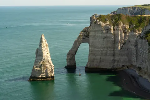 Hình nền Vách Đá Bên Đại Dương 4K · ocean · 3840×2560
