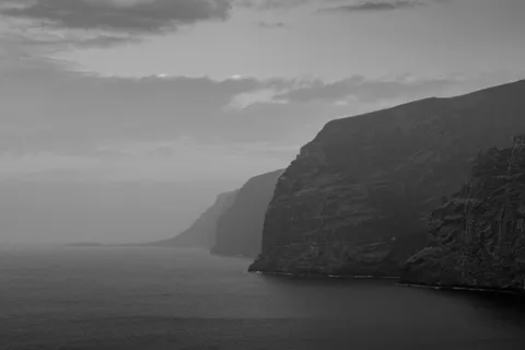 Fond d'écran Falaise sur l'océan 4K · ocean · 3840×2559