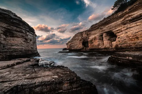 Hình nền Vách Đá Bên Đại Dương 4K · ocean · 3840×2561