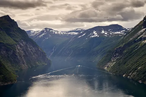 Norwegischer Fjord 4K Hintergrundbild · nature · 3840×2561