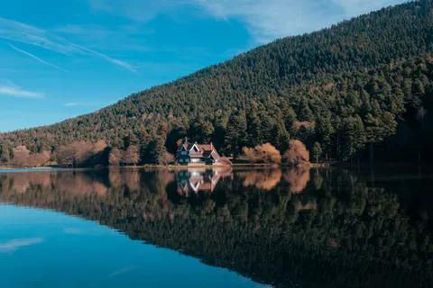 Fondo de pantalla Lago de montaña 4K · mountains · 3840×2560