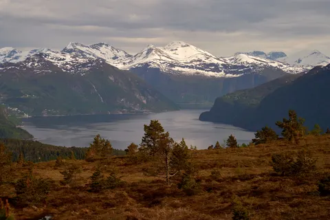 Fond d'écran Fjord norvégien 4K · nature · 3840×2561