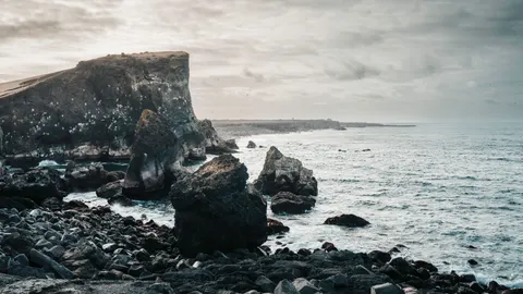 Fond d'écran Falaise sur l'océan 4K · ocean · 3840×2160