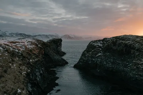 Hình nền Vách Đá Bên Đại Dương 4K · ocean · 3840×2560