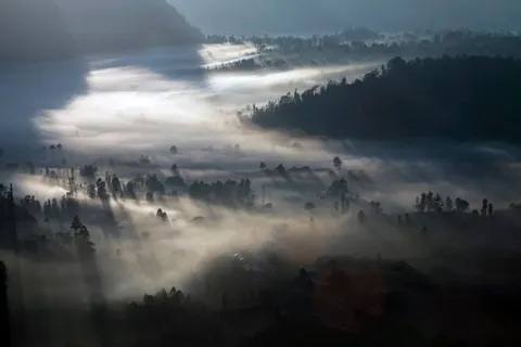 Misty Valley 4K Wallpaper · nature · 3840×2560