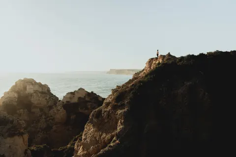 Fond d'écran Falaise sur l'océan 4K · ocean · 3840×2560