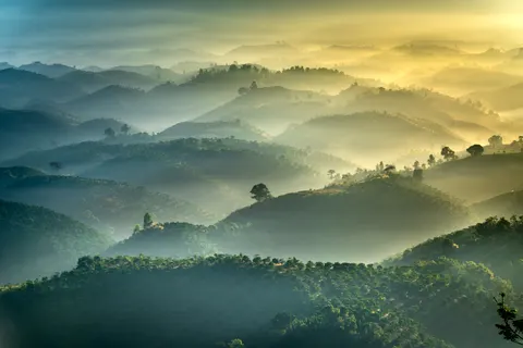 薄霧山谷 4K桌布 · nature · 3840×2561
