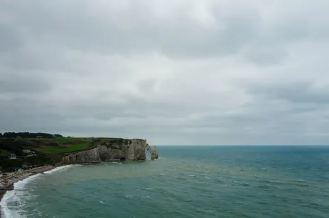 Hình nền Vách Đá Bên Đại Dương 4K · ocean · 3840×2556