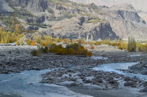 Autumn River 4K Wallpaper · nature · 3840×2553