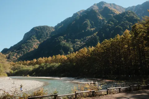 가을 강 4K 배경화면 · nature · 3840×2560