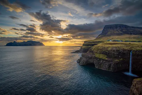 Hình nền Vách Đá Bên Đại Dương 4K · ocean · 3840×2560