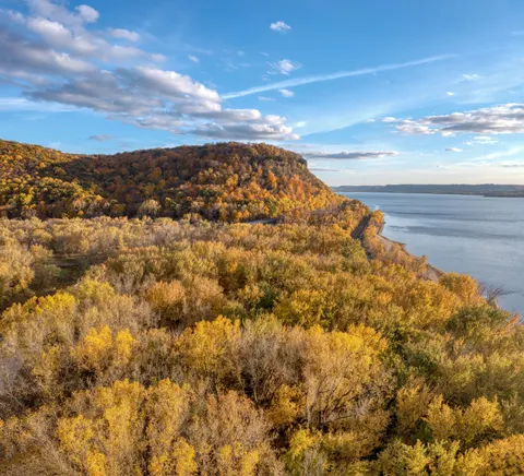 Fond d'écran Rivière d'automne 4K · nature · 3840×3491
