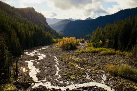 Autumn River 4K Wallpaper · nature · 3840×2560