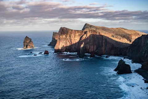 Fond d'écran Falaise sur l'océan 4K · ocean · 3840×2560
