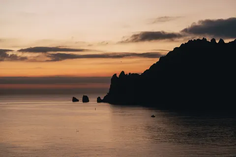 Hình nền Vách Đá Bên Đại Dương 4K · ocean · 3840×2560