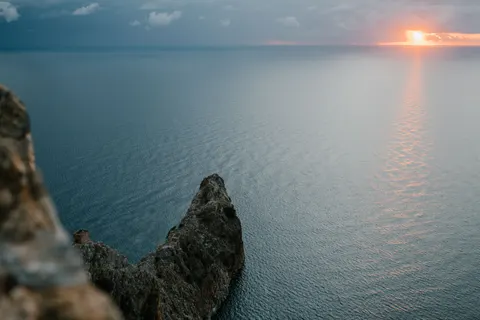Hình nền Vách Đá Bên Đại Dương 4K · ocean · 3840×2560