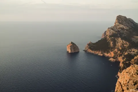 Fond d'écran Falaise sur l'océan 4K · ocean · 3840×2563