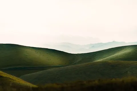 绿色山丘 4K壁纸 · nature · 3840×2560