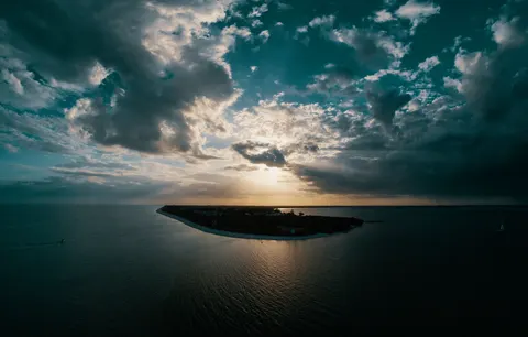 Hình nền Đảo Nhìn Từ Trên Cao 4K · ocean · 3840×2448