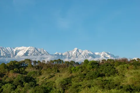 Fondo de pantalla Picos del Himalaya 4K · mountains · 3840×2560