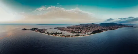 海島航拍 4K桌布 · ocean · 3840×1530