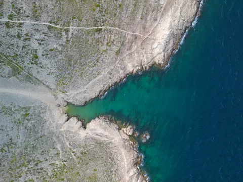 Sfondo Isola dal Drone 4K · ocean · 3840×2880