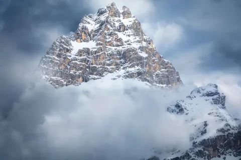 Above the Clouds 4K Wallpaper · mountains · 3840×2560