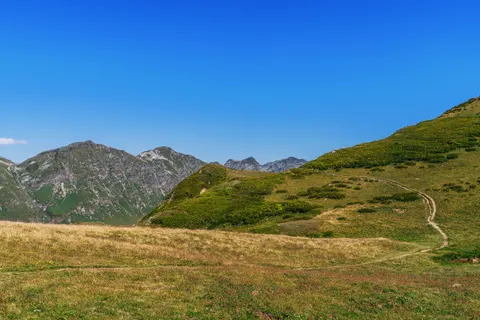 Fond d'écran Sentier de montagne 4K · mountains · 3840×2560