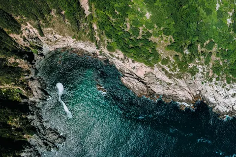 والپیپر جزیره از نمای هوایی با کیفیت 4K · ocean · 3840×2560