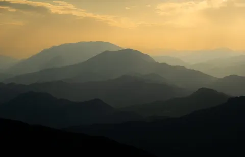 Sfondo Vetta dorata 4K · mountains · 3840×2453
