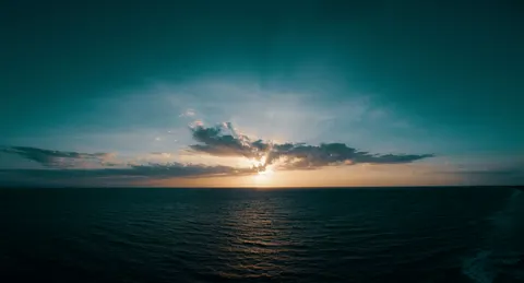 Ocean Sunset 4K Wallpaper · ocean · 3840×2073