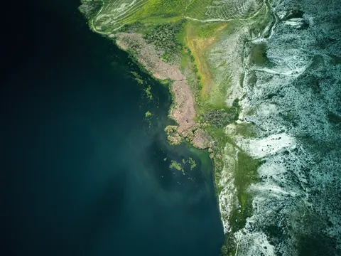 Sfondo Isola dal Drone 4K · ocean · 3840×2880