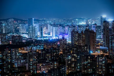Fond d'écran Skyline nocturne 4K · city · 3840×2563