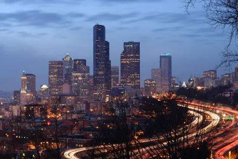 Fond d'écran Skyline nocturne 4K · city · 3840×2563