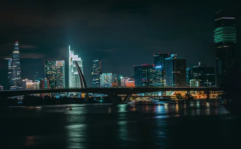 城市夜景天際線 4K桌布 · city · 3840×2372